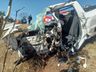 Colisão entre carro e dois caminhões deixa homem gravemente ferido na BR-282, em Xanxerê