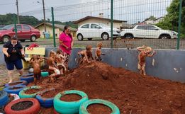 BRINCADEIRA RAIZ: crianças exploram a natureza em creche de SC