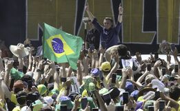 Quem age fora da Constituição deve ser ‘enquadrado’ ou ‘pedir para sair’, diz Bolsonaro
