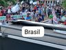 Produtores de leite fazem protesto e fecham fronteira com a Argentina