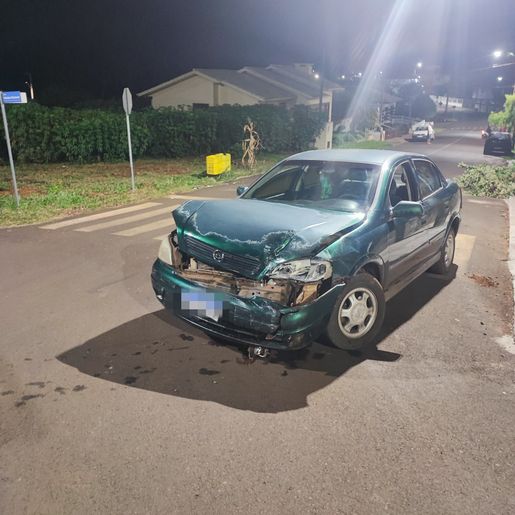 Colisão lateral entre dois veículos é registrada no centro de Iporã do Oeste