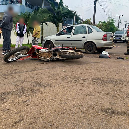 Motociclista e caroneira ficam feridos após se envolverem em acidente