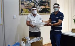 AMEOSC entrega quase 5 mil protetores faciais para municípios e entidades