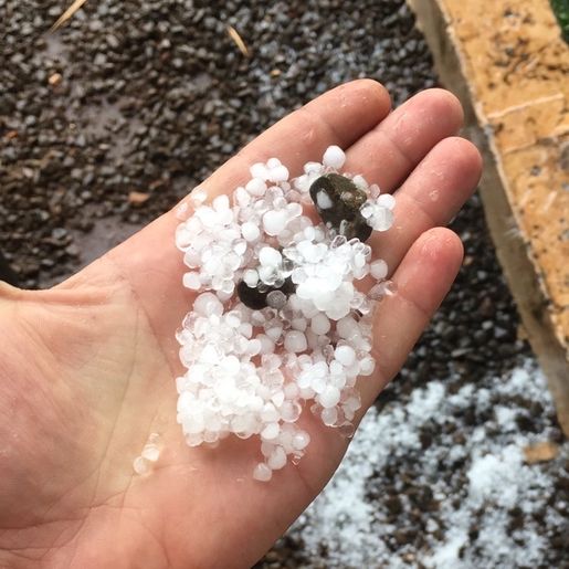 Moradores registram queda de granizo em São Miguel do Oeste