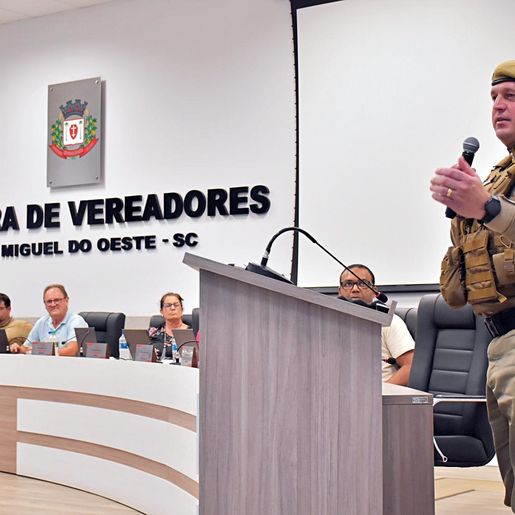 Câmara presta homenagem à Polícia Militar pelos 33 anos do 11º BPM