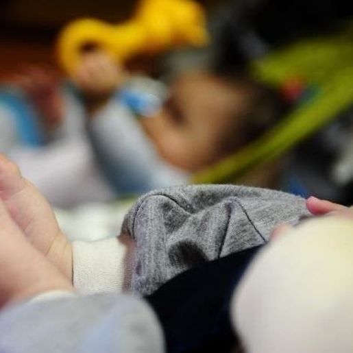 Bebê de sete meses é a mais jovem a morrer por Covid-19 em Joinville
