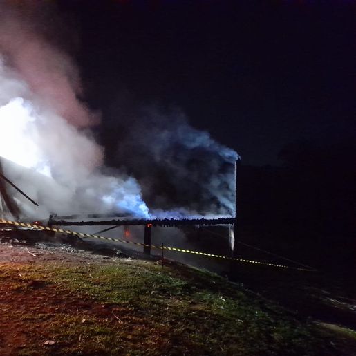 Incêndio destrói residência no interior de Campo Erê