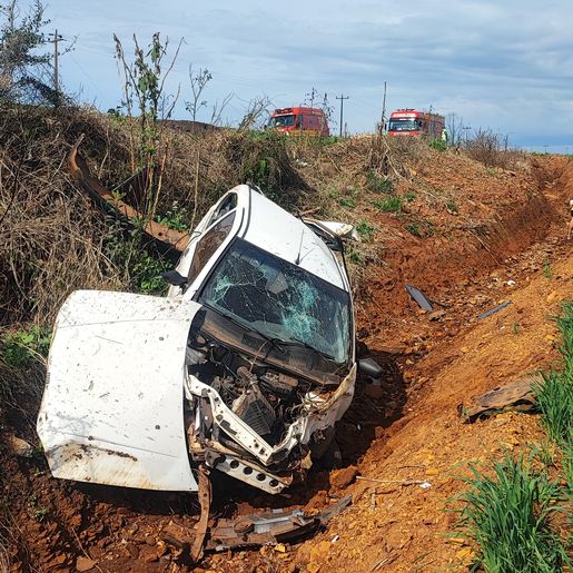 Condutor fica ferido em colisão na SC-161 em Palma Sola 