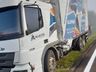 Condutor fica ferido em colisão entre van e caminhão na PR-180
