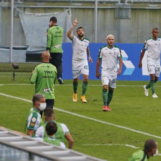 Grêmio cede empate para o América-MG e segue penando na zona do rebaixamento