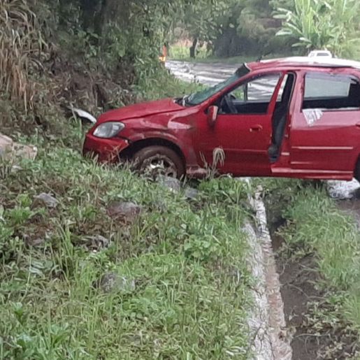 Saída de pista na BR-282 mobiliza SAMU, Bombeiros e Polícia Rodoviária Federal
