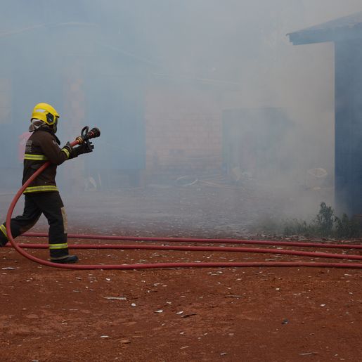 VÍDEO: Casa é destruída por incêndio em Campo Erê 