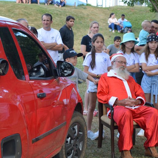 Lions Clube faz entrega de presentes para crianças de Campo Erê 