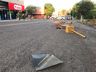 VÍDEO: Caminhão destrói rotatória e condutor foge do local 