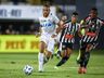 Grêmio sofre de novo, mas vence o Athletic-MG nos pênaltis e avança na Copa do Brasil