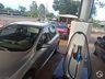 Após anúncio da Petrobras, motoristas formam filas em postos