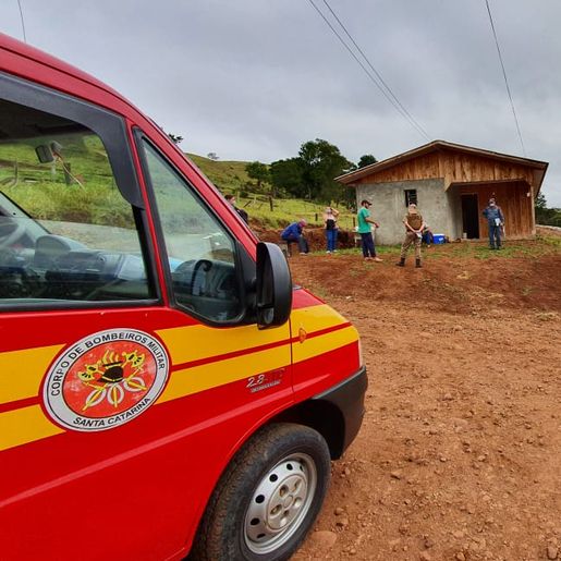 Homem é encontrado morto em sua residência