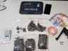 Policia Civil prende arma de fogo e drogas