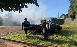 Incêndio consome veículo no centro de São Miguel do Oeste