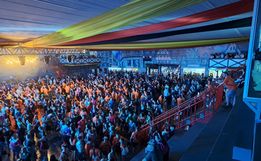 44ª Oktoberfest: Bailões agitam o público na noite deste sábado