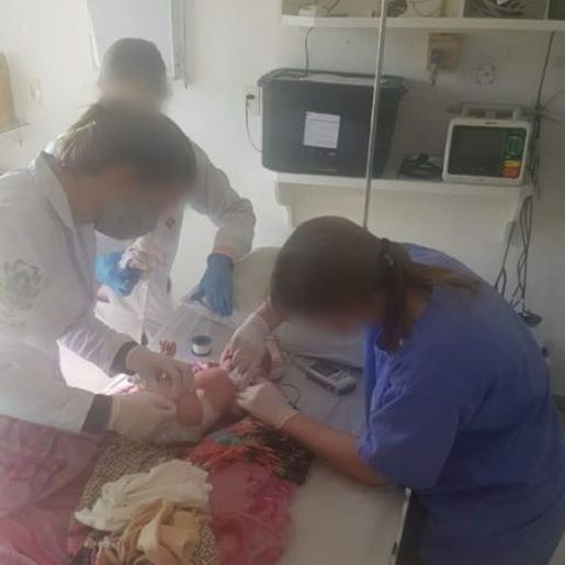 DNA indica mãe de bebê achada às margens de rodovia