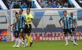 Grêmio sofre virada no final e perde para o Atlético-MG na Arena