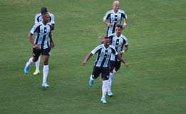 Na estreia dos titulares, Grêmio vence o São José e segue invicto no Gauchão