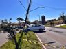 Veículo colide em poste e interdita avenida Willy Barth em SMOeste