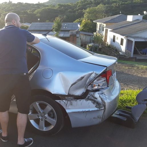 Motorista é ejetado de caminhão durante acidente na BR-153