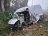 Condutor fica ferido em colisão entre van e caminhão na PR-180