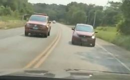 Motorista dirige por quase 2 quilômetros em marcha ré e é presa com cocaína em SC
