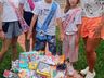 Voluntárias de Mondaí fabricam mochilas para crianças carentes