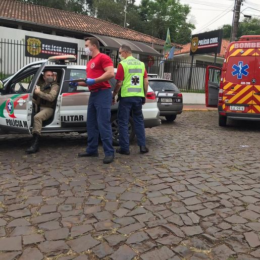 Homem agride ex-companheira e é preso pela PM em SMOeste