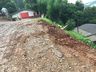 Caminhoneiro morre em tombamento em propriedade rural