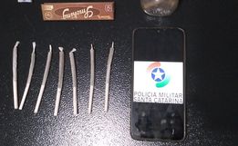 Homens são pegos com maconha no centro de Saltinho