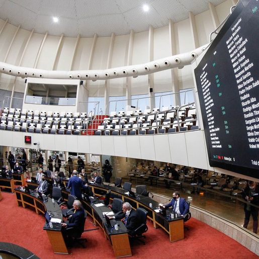 Proposta de aumento do salário dos professores em SC é aprovada