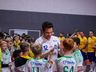 Falcão se apresenta em jogo festivo no ginásio do Guarani