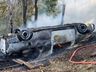 Caminhonete atropela casal e pega fogo ao capotar em SJCedro