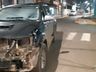 Entregador fica ferido em colisão entre caminhonete e moto no centro de Itapiranga