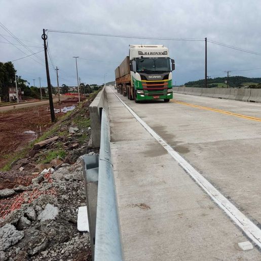 VÍDEOS: viaduto em São José do Cedro é liberado para o trânsito