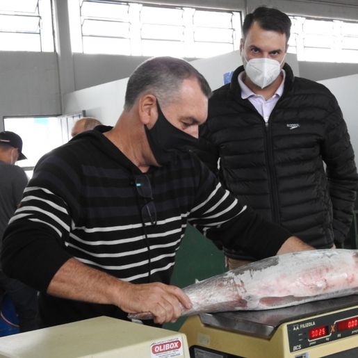Venda de peixes na Feira Livre fica abaixo do esperado e frustra agricultores 
