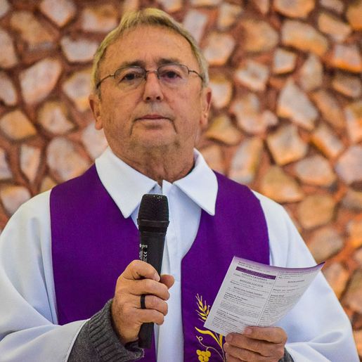 Após cinco anos, padre Ivo Oro é transferido da paróquia São Miguel Arcanjo