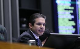 Hugo envia pedidos de cassação de Eduardo Bolsonaro ao Conselho de Ética