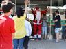 Campanha “Um presente de Natal” reúne crianças para entrega de presentes