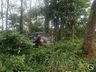 Condutor desvia de ultrapassagem e carro sai da pista em Iporã do Oeste