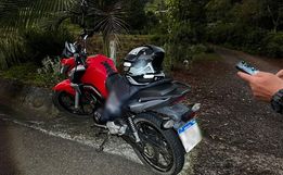 Motociclista sofre queda ao colidir com cachorro no interior de SMO 