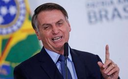 Bolsonaro assina MP que muda regras para contratar temporários no governo