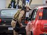 Polícia Militar realiza panfletagem em alusão a campanha “Eles por Elas”