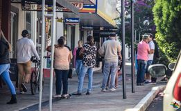 Cerca de 50 empresas vão abrir no feriado de Tiradentes em SMOeste
