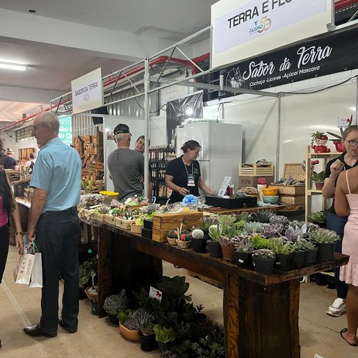 Feira da Agricultura familiar reúne 44 pequenos produtores na Faismo